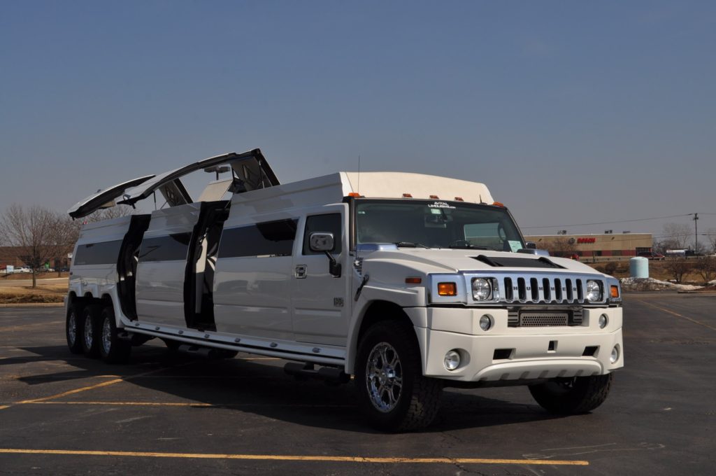 30 PASS. HUMMER H2 TRIPLE AXLE 03 min