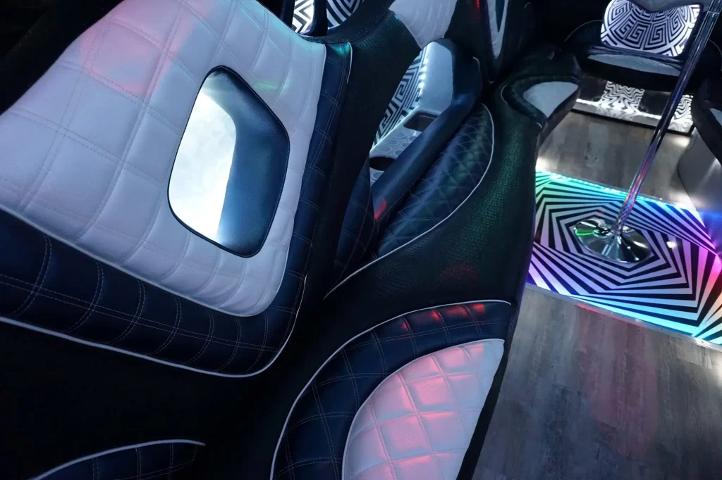 40 PASS. PARTY BUS EPIC 14 min