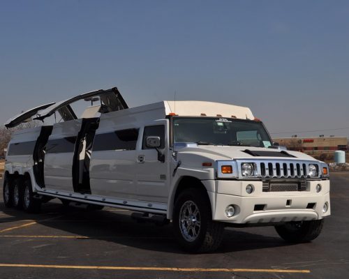 30 PASS. HUMMER H2 TRIPLE AXLE 03 min